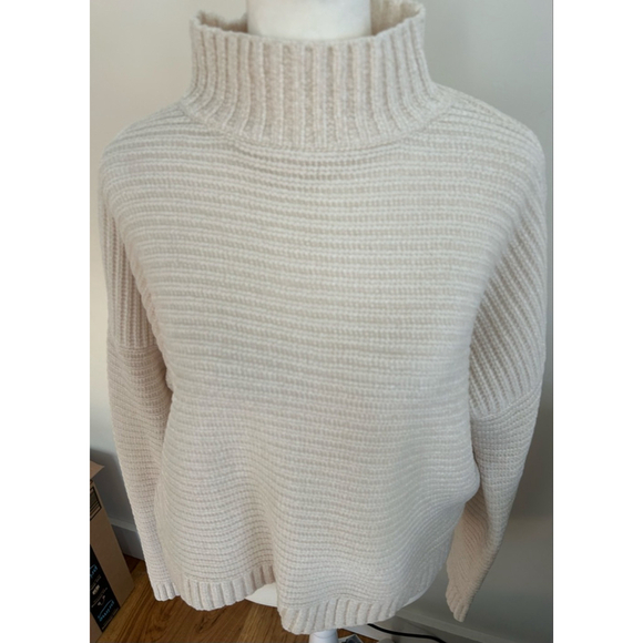 FOREVER 21 cream Ribbed Turtleneck Sweater women small - Picture 2 of 6